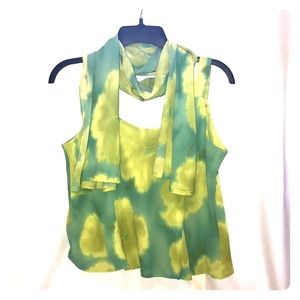SLEEVELESS SHIRT WITH MATCHING REMOVABLE SCARF